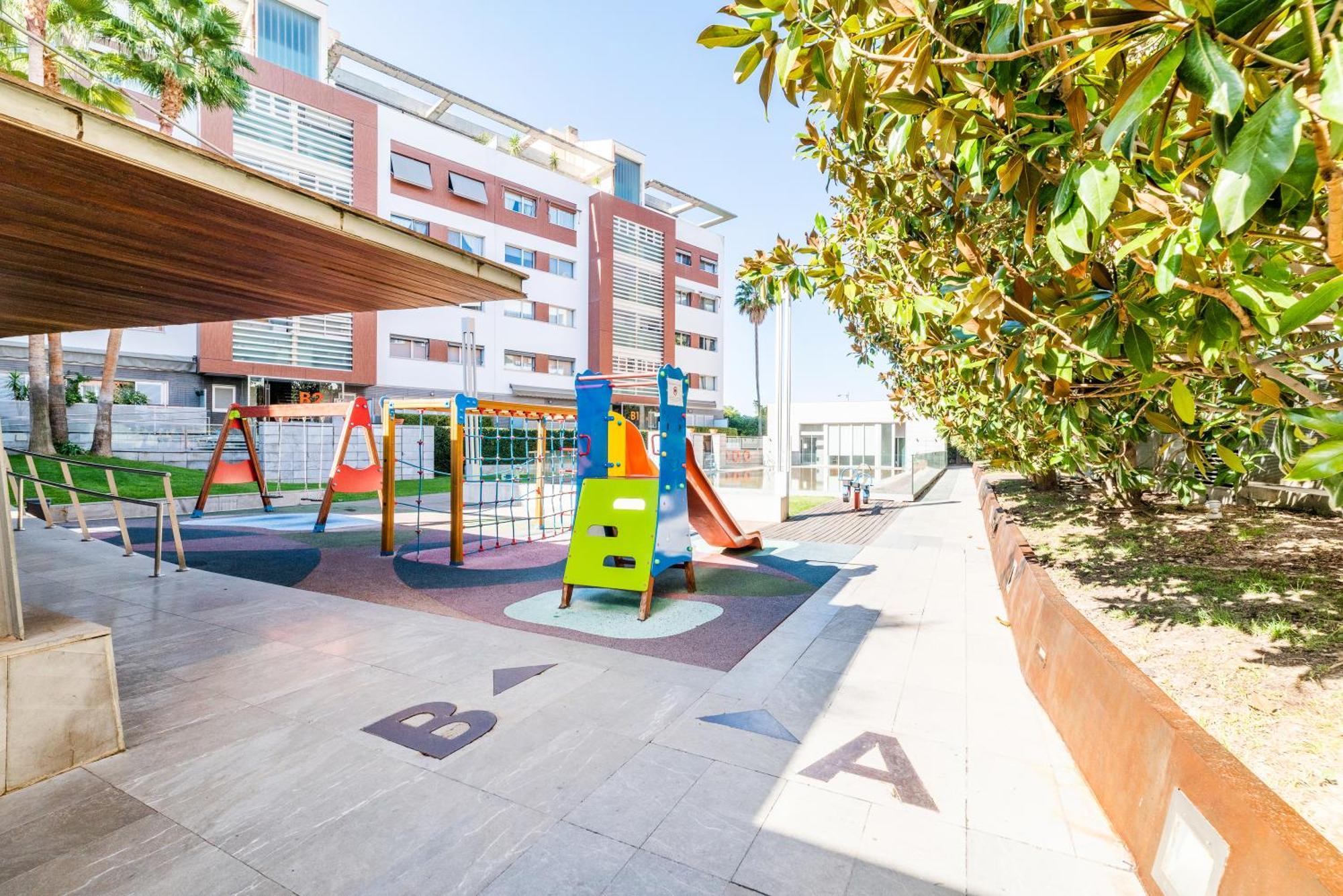 Apartamento Tuguest Avenida De La Investigacion - Free Parking Granada Exterior foto